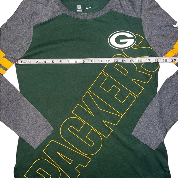 {EUC Women’s Green Bay Packers Nike Dri-FIT Long Sleeve T-Shirt in Green Small} - Picture 9 of 9